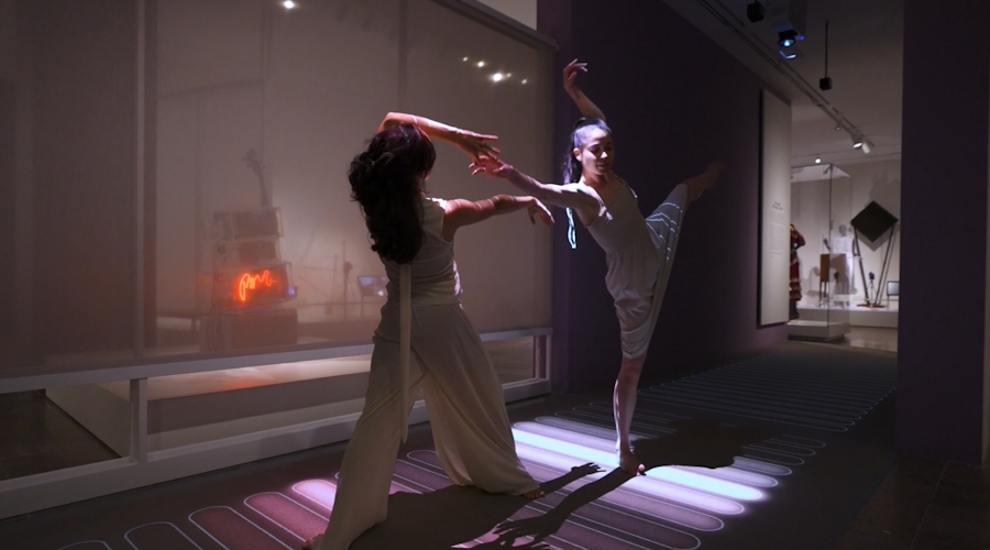 Visitor movement experience in interactive museum exhibit
